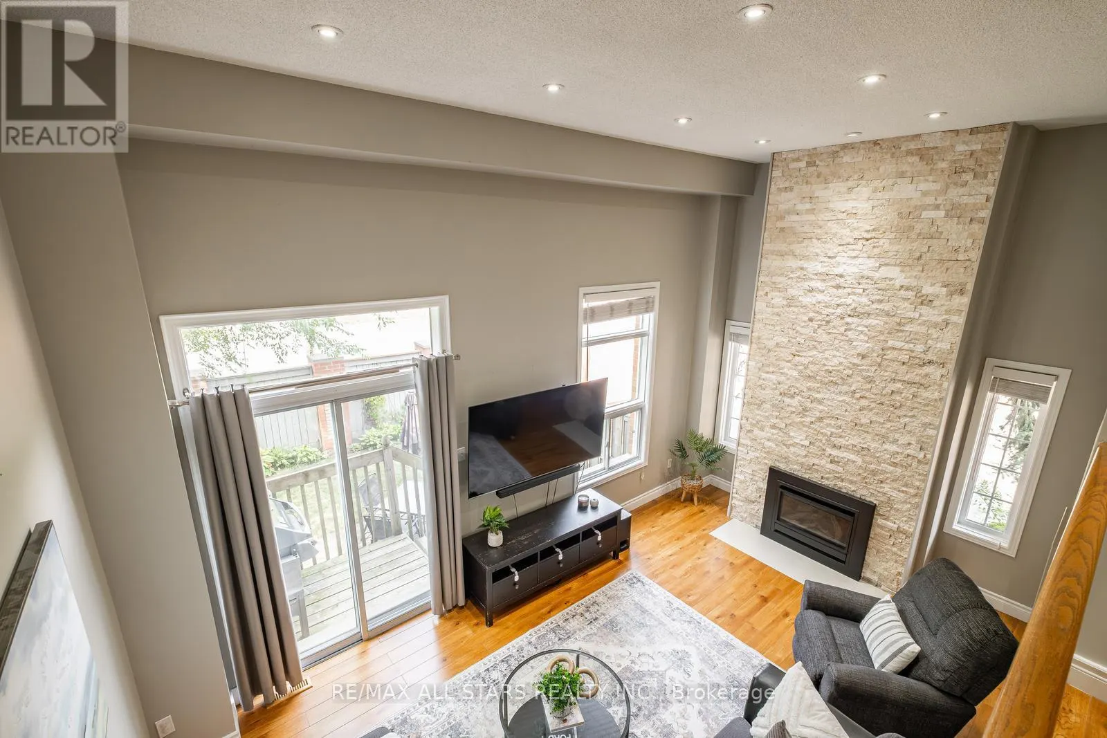 10 - 95 WELDRICK ROAD E