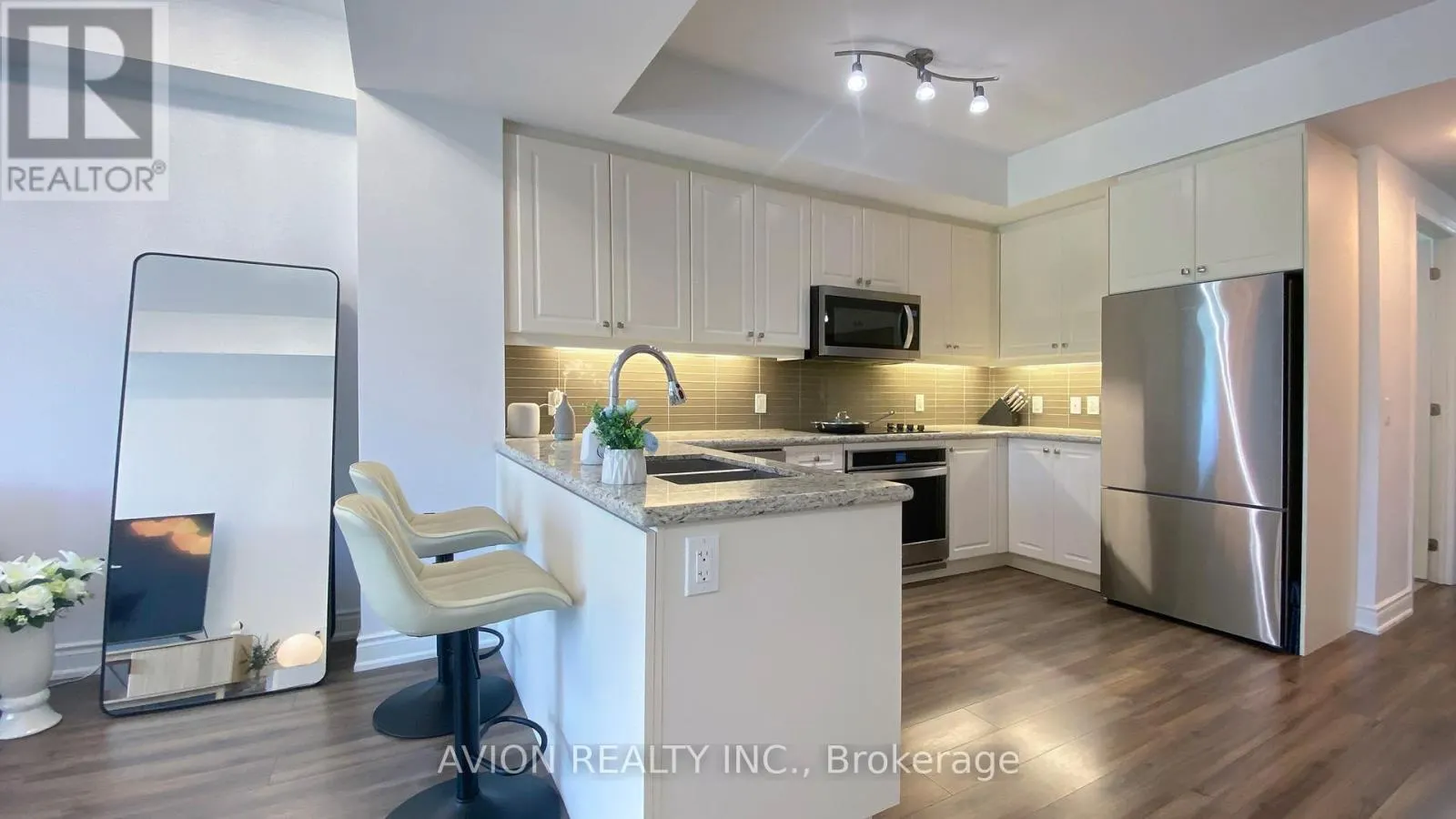315 - 9618 YONGE STREET