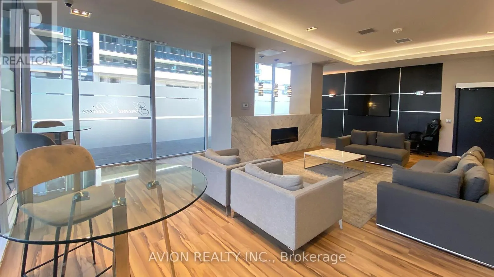315 - 9618 YONGE STREET