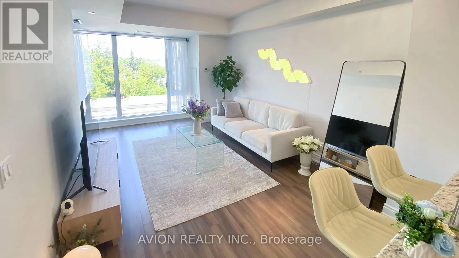 315 - 9618 YONGE STREET