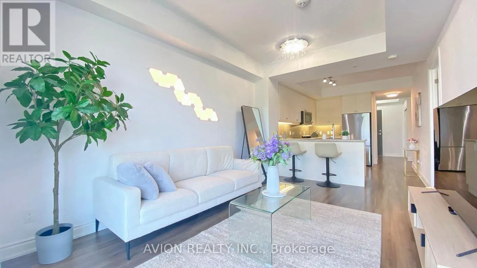 315 - 9618 YONGE STREET