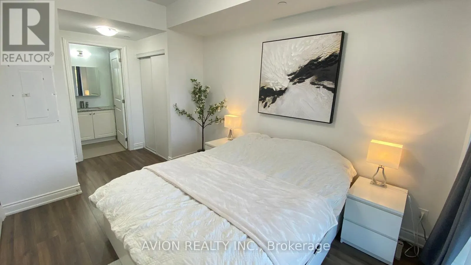 315 - 9618 YONGE STREET