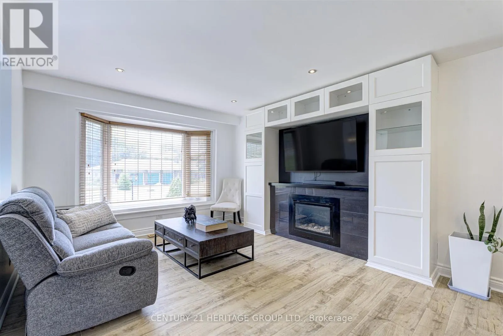 10 BACHLY CRESCENT