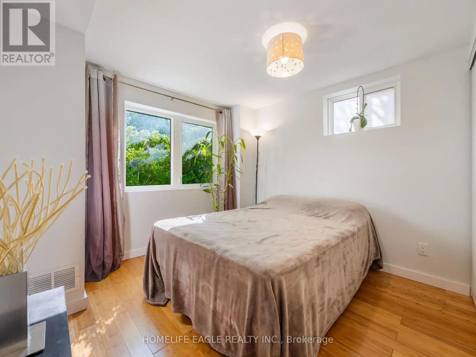 30 MOFFAT CRESCENT
