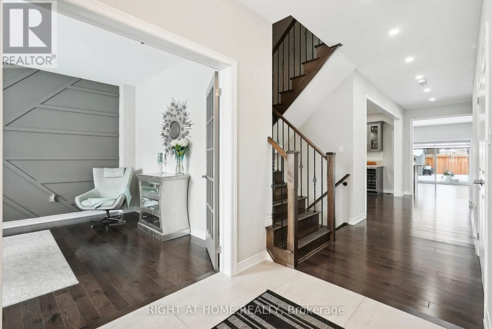 944 LARTER STREET