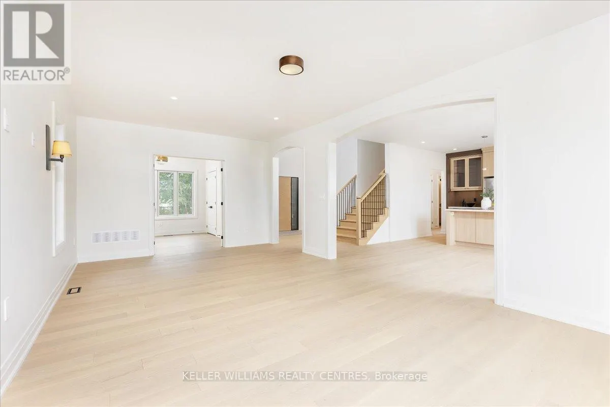 147 LAKE DRIVE E