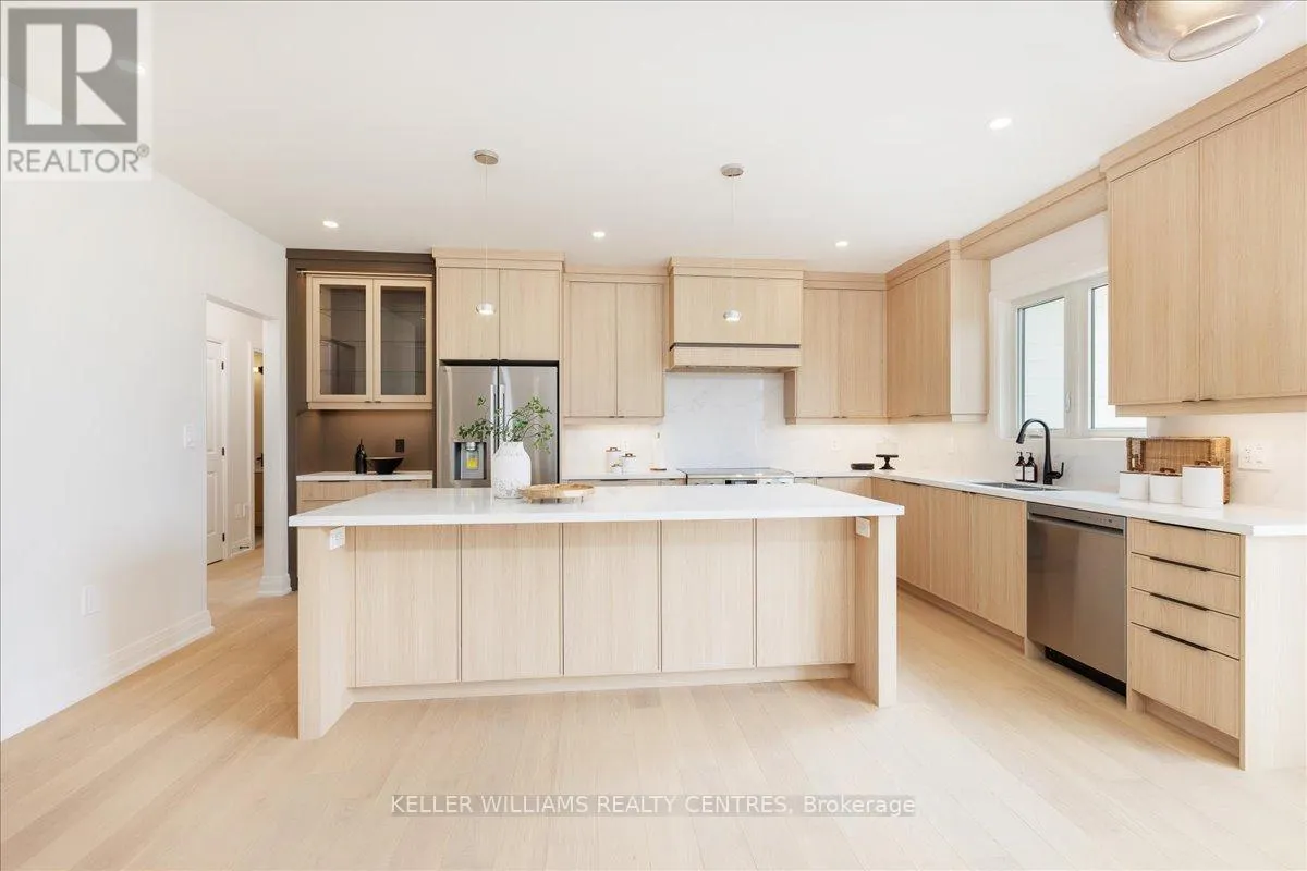 147 LAKE DRIVE E