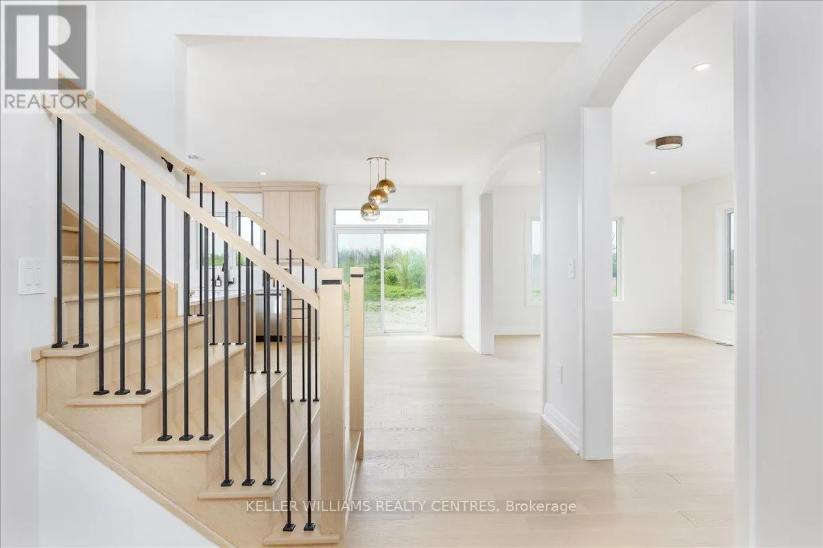 147 LAKE DRIVE E