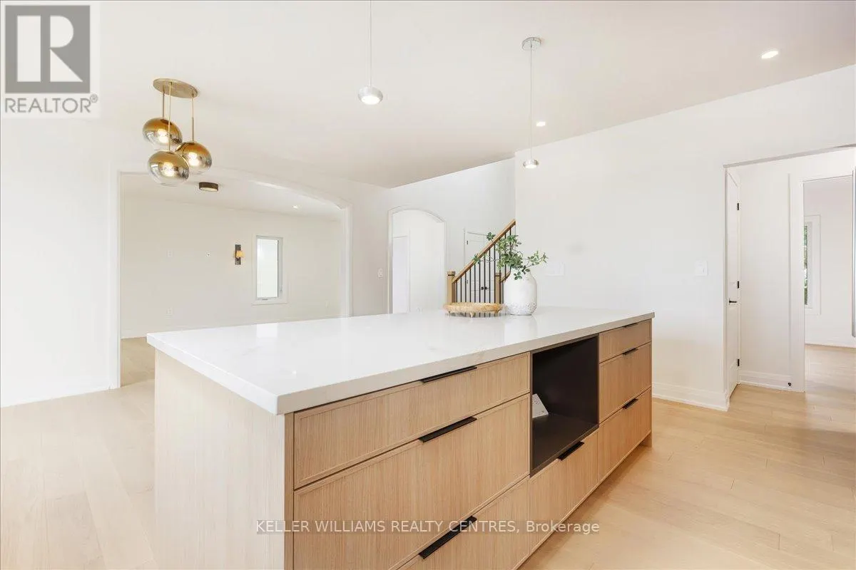 147 LAKE DRIVE E