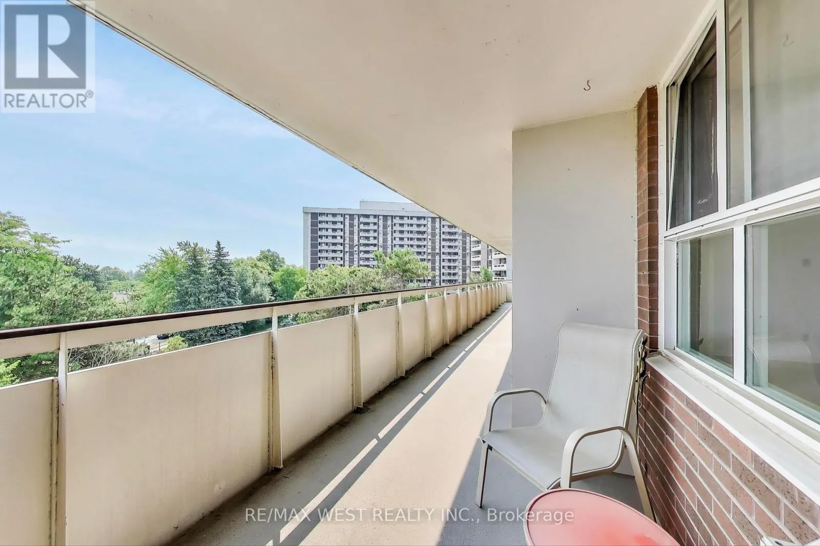 410 - 80 INVERLOCHY BOULEVARD