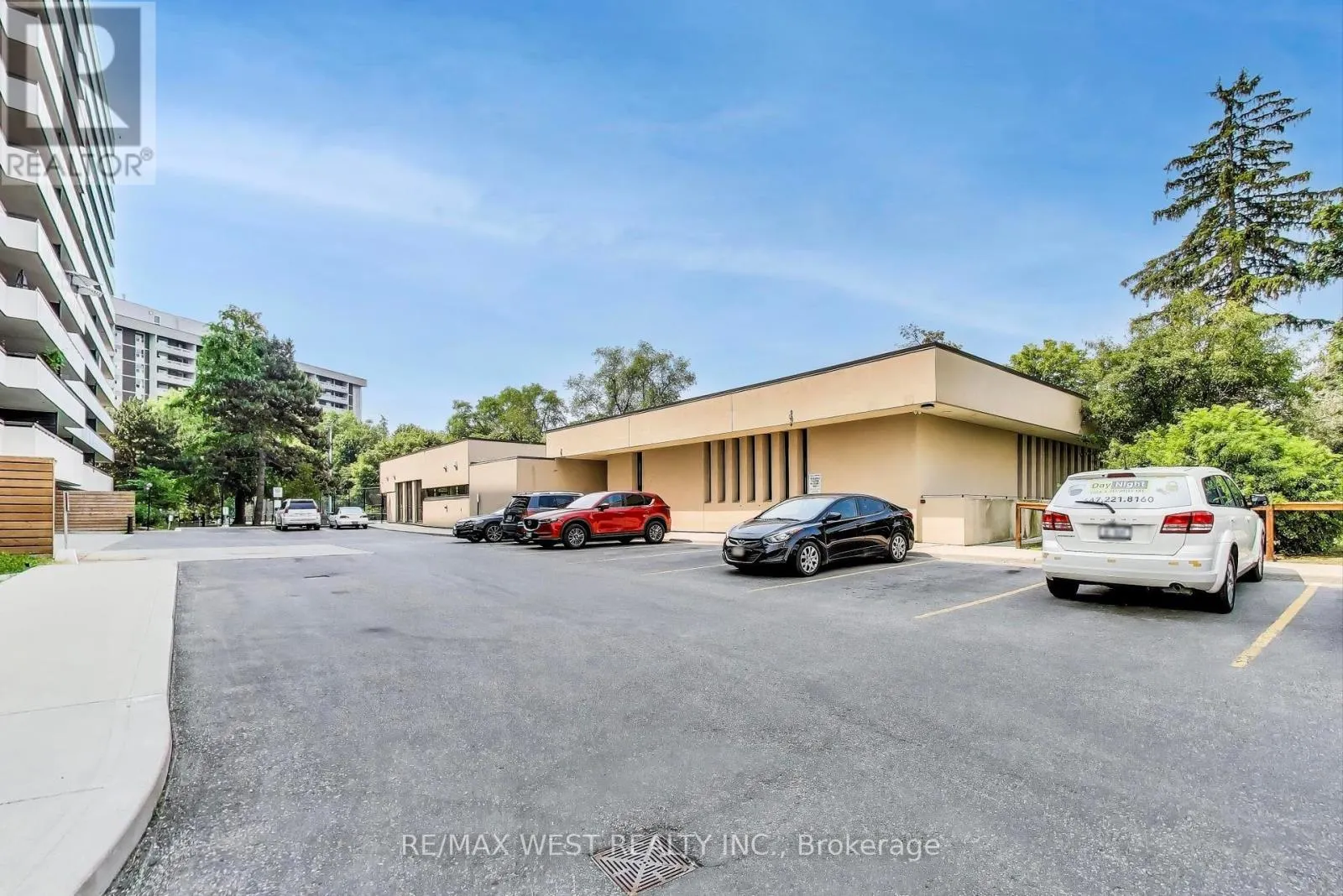 410 - 80 INVERLOCHY BOULEVARD
