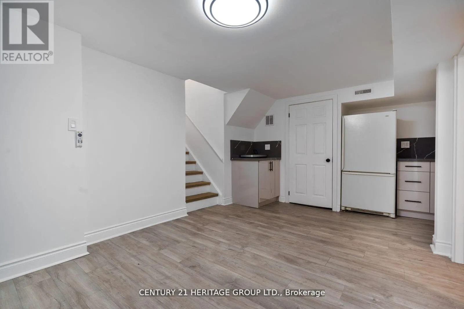 298 ROYWOOD CRESCENT
