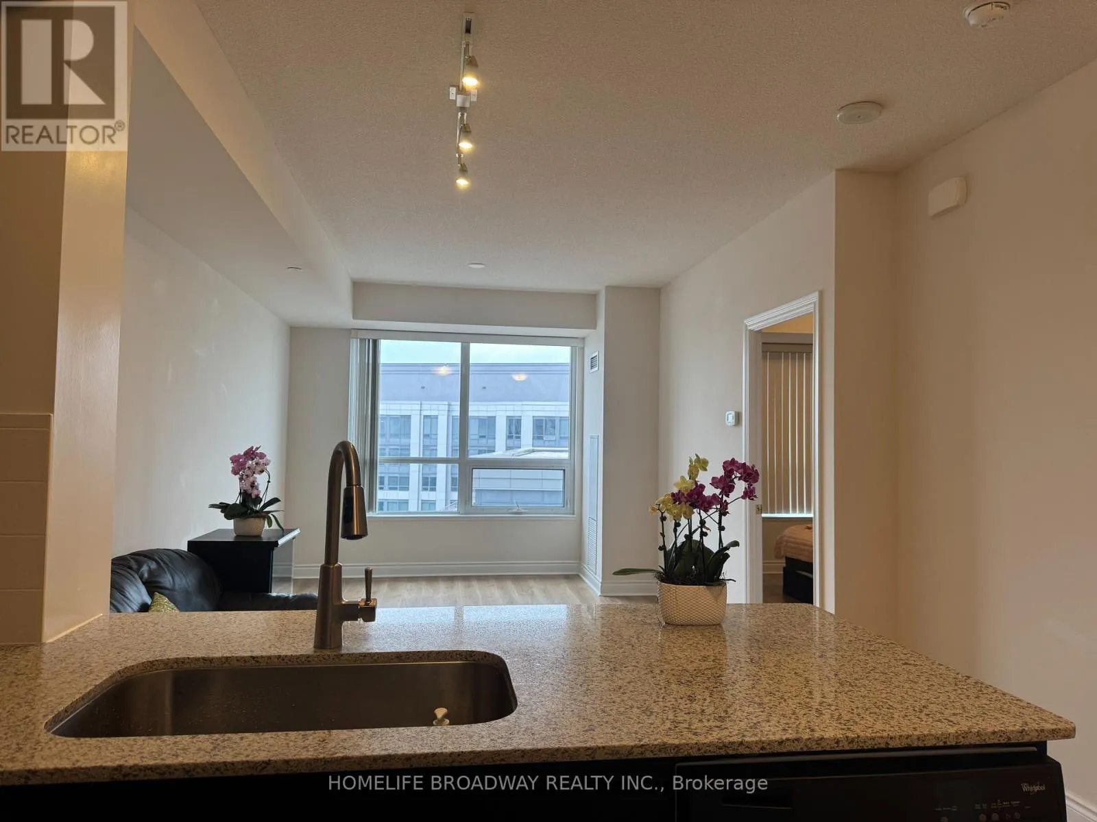 A1103 - 11211 YONGE STREET