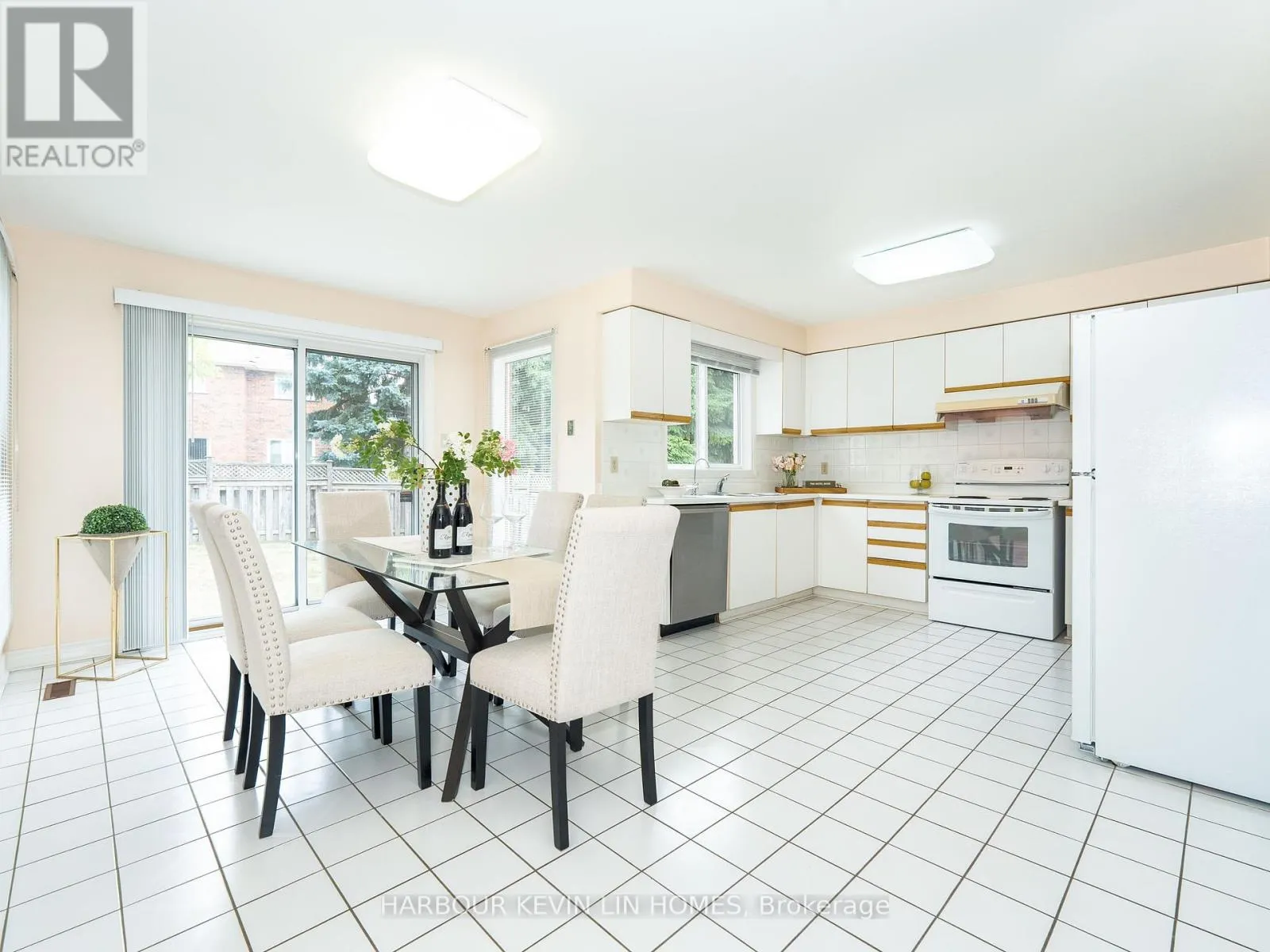 35 LYNNGROVE CRESCENT