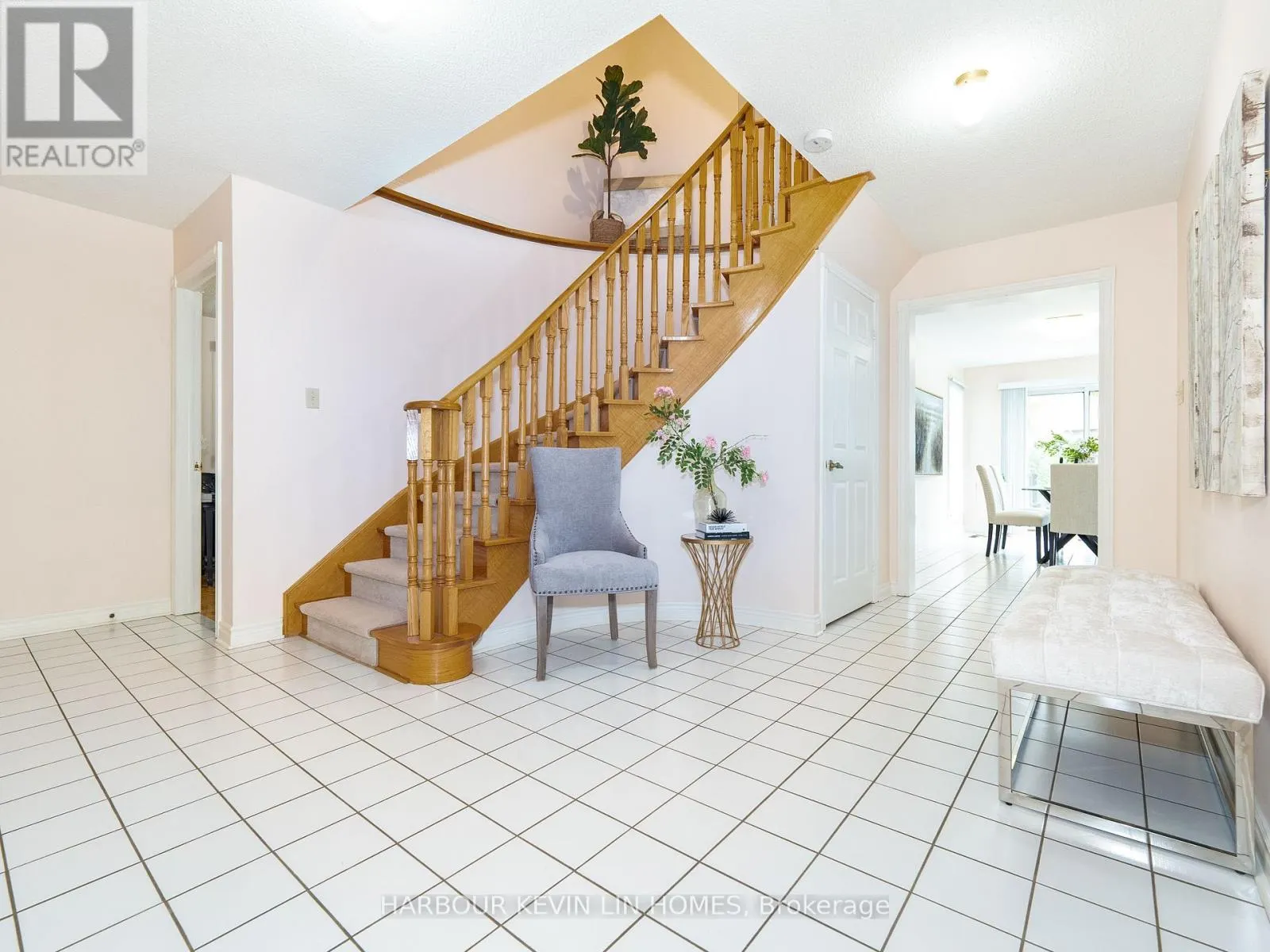 35 LYNNGROVE CRESCENT