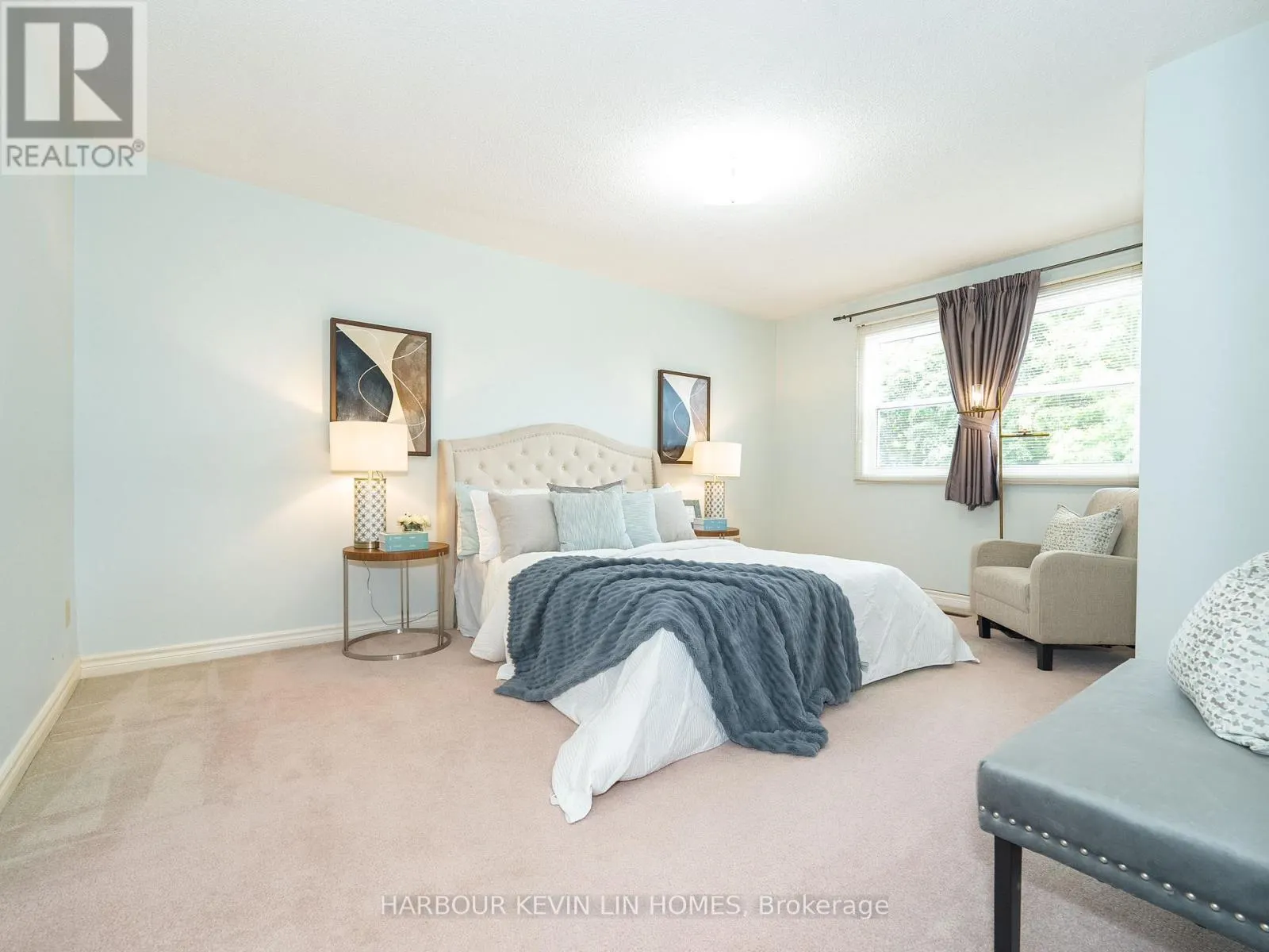 35 LYNNGROVE CRESCENT