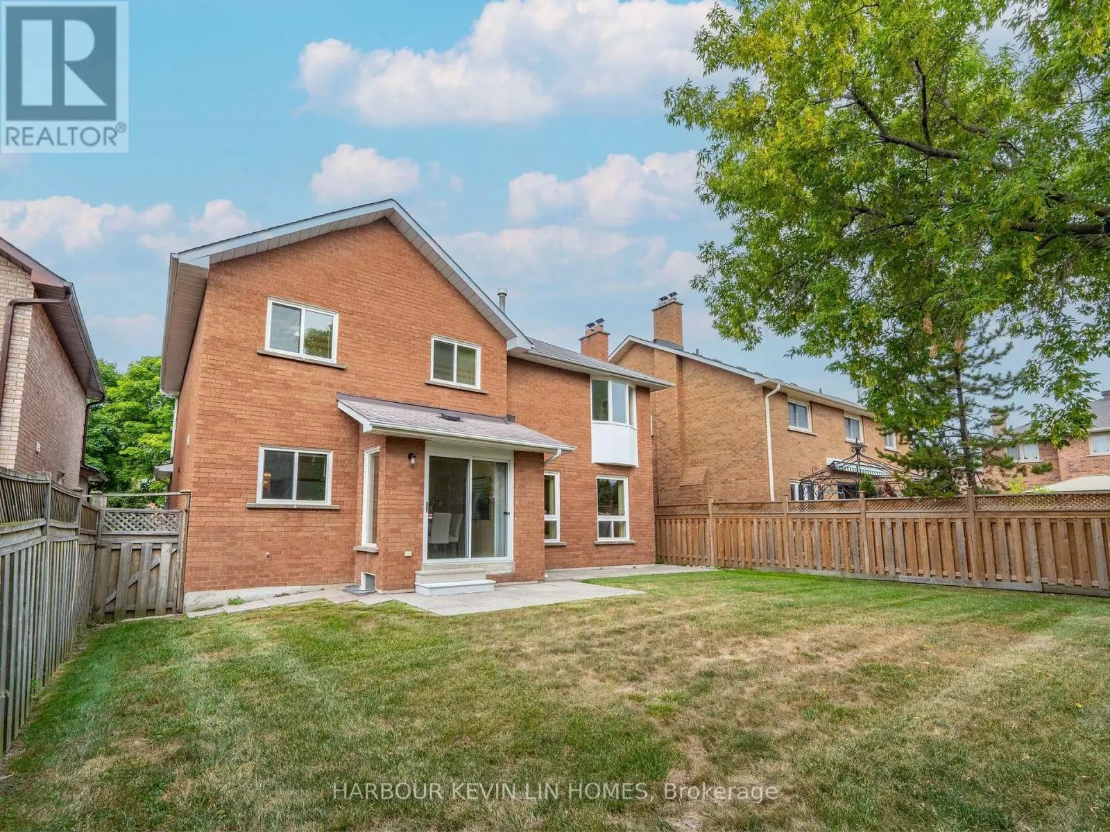 35 LYNNGROVE CRESCENT