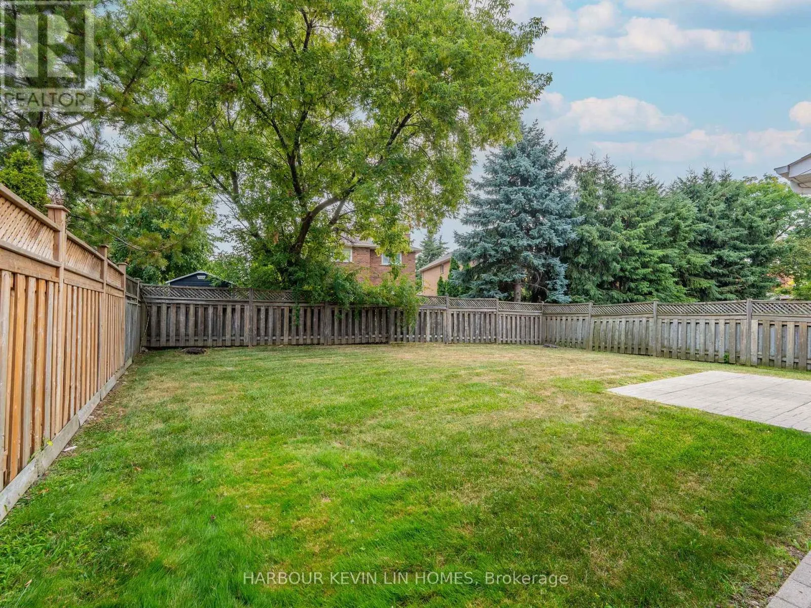 35 LYNNGROVE CRESCENT