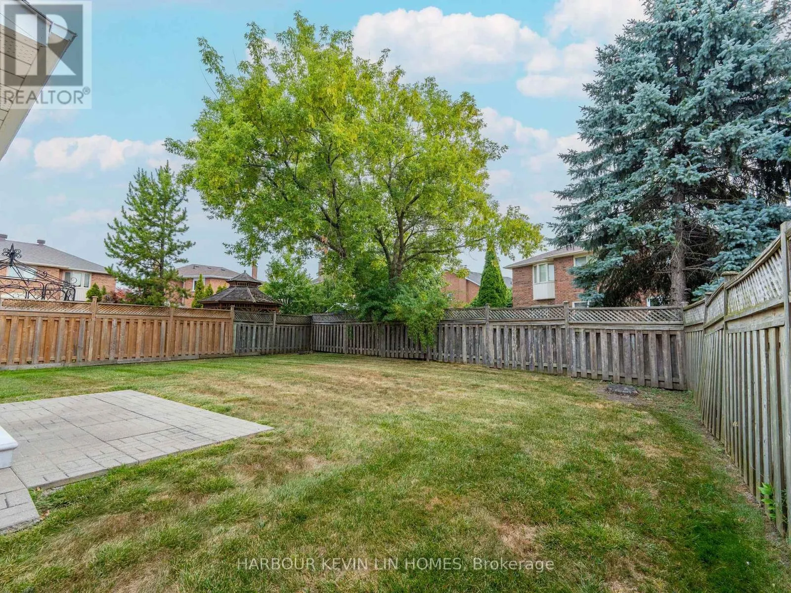 35 LYNNGROVE CRESCENT