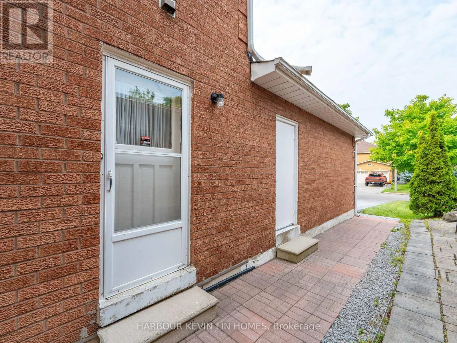 35 LYNNGROVE CRESCENT