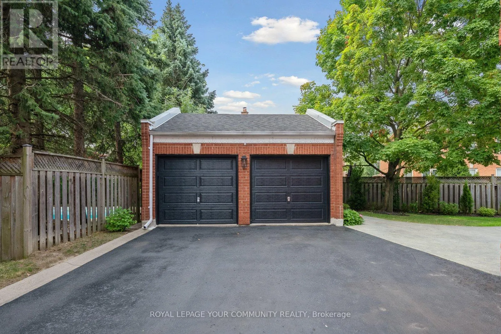 22 THEOBALDS CIRCLE