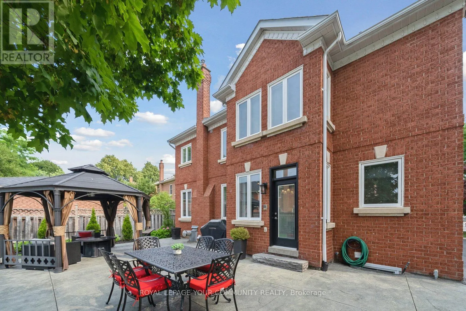 22 THEOBALDS CIRCLE