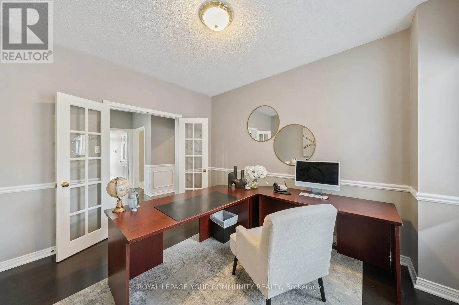 22 THEOBALDS CIRCLE
