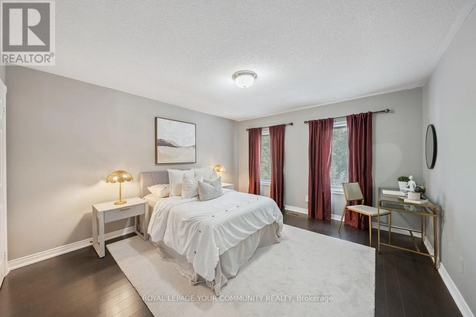 22 THEOBALDS CIRCLE