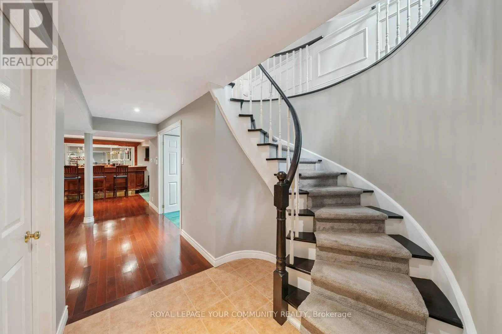 22 THEOBALDS CIRCLE
