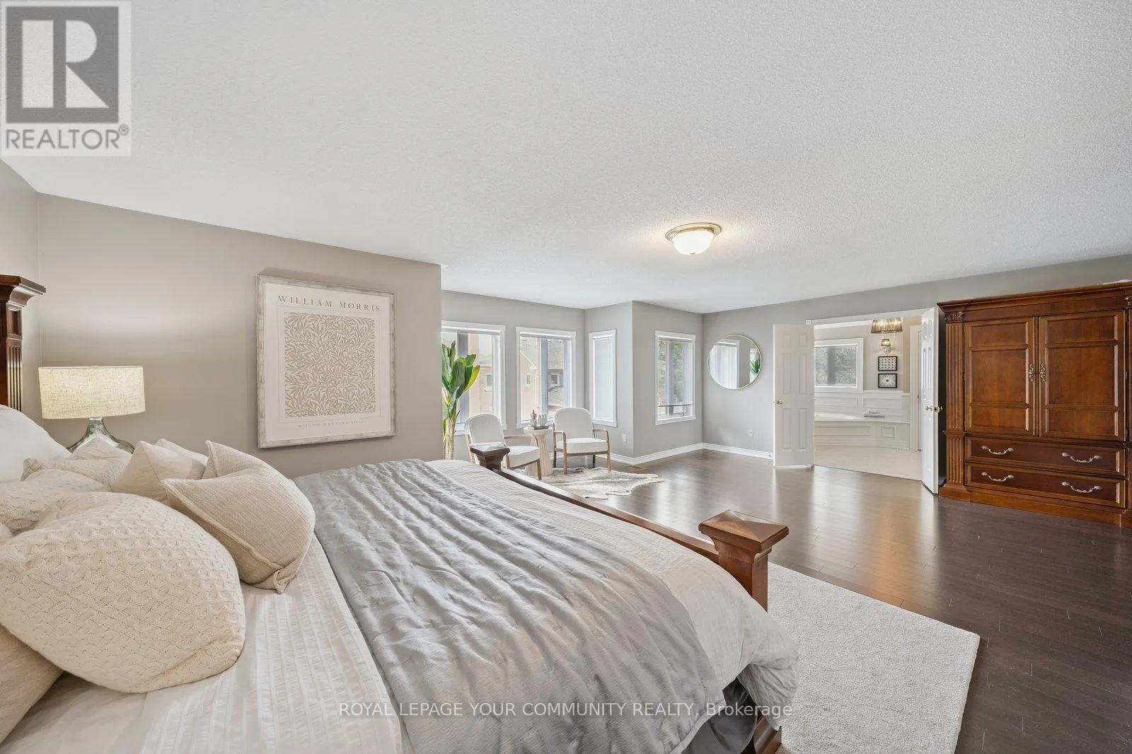 22 THEOBALDS CIRCLE