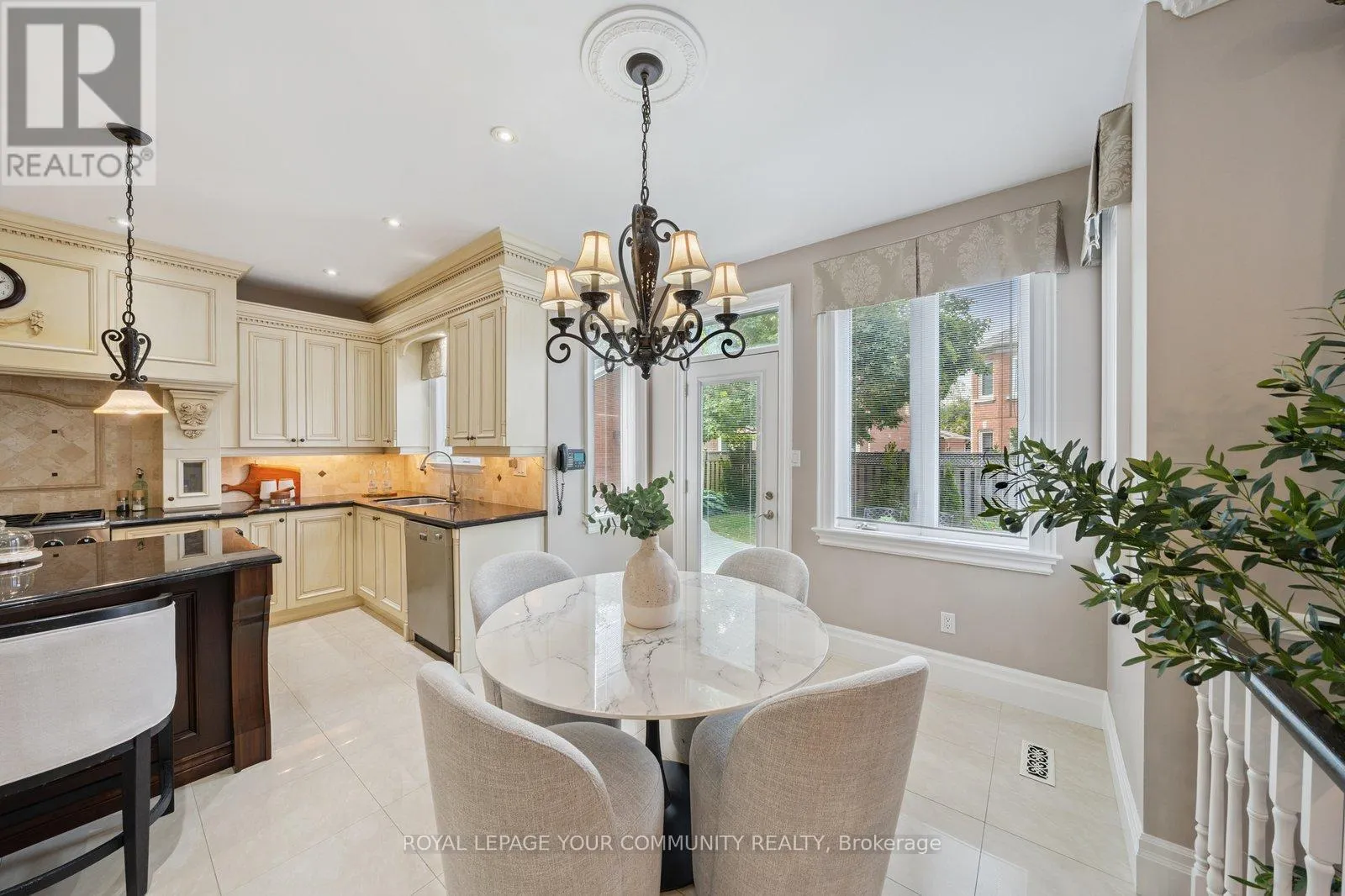 22 THEOBALDS CIRCLE