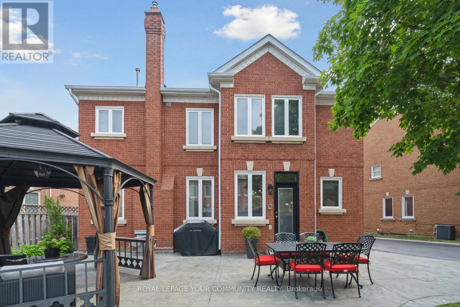 22 THEOBALDS CIRCLE