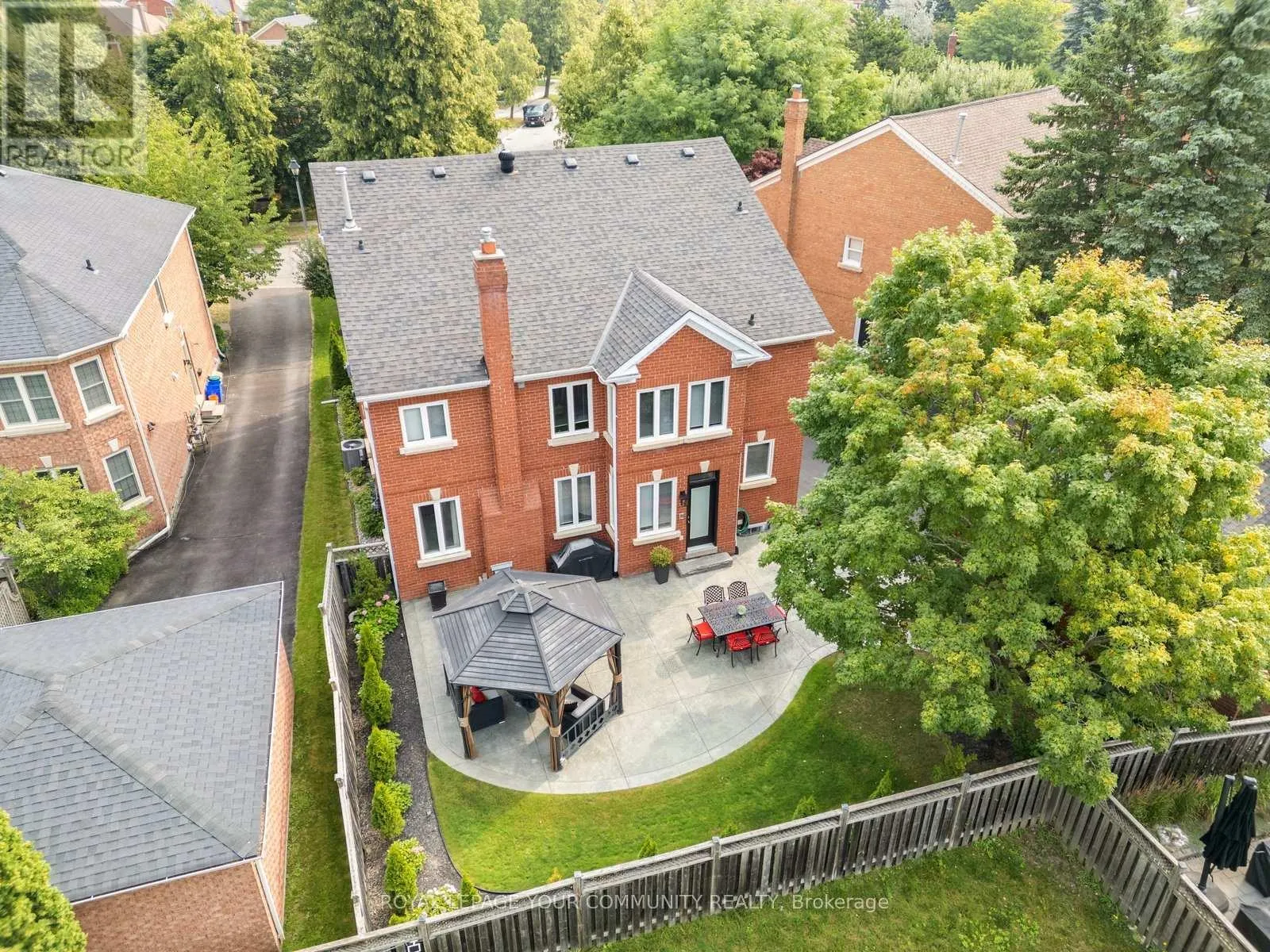 22 THEOBALDS CIRCLE