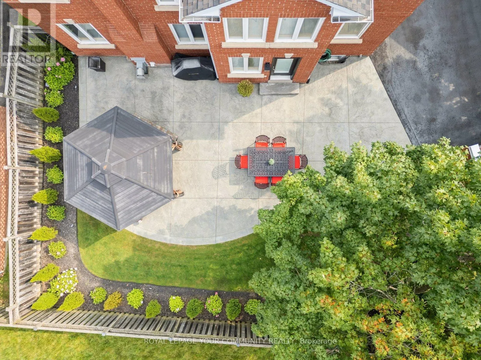 22 THEOBALDS CIRCLE