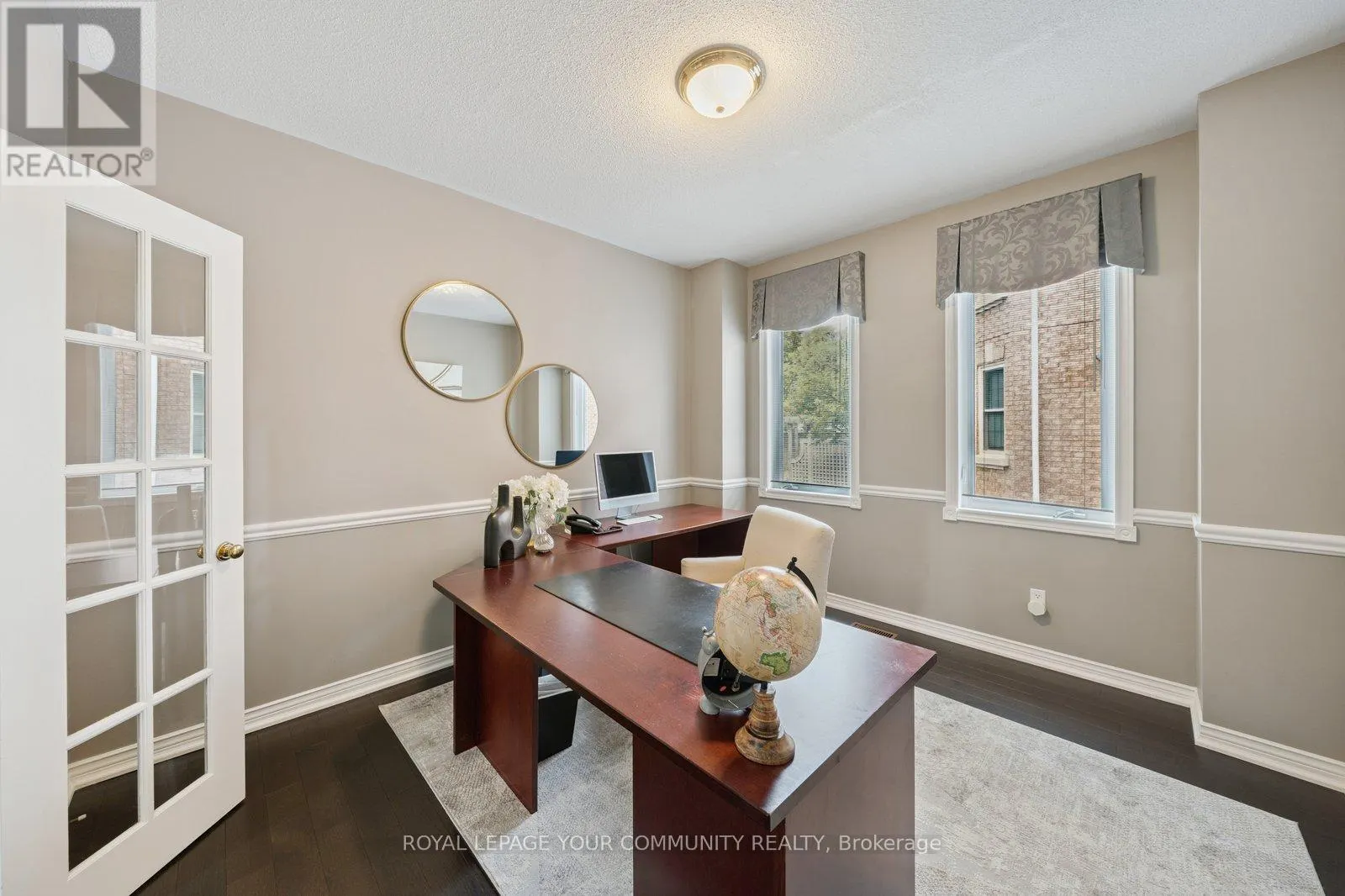 22 THEOBALDS CIRCLE