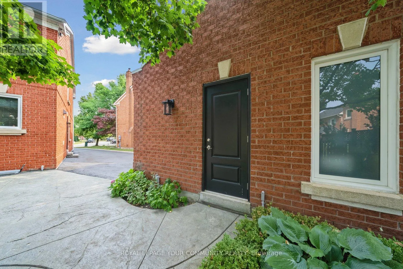 22 THEOBALDS CIRCLE