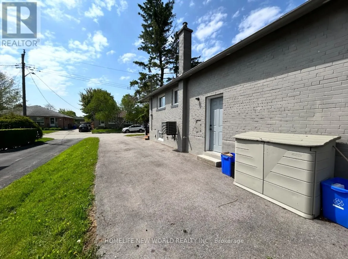 261 SILVERBIRCH DRIVE