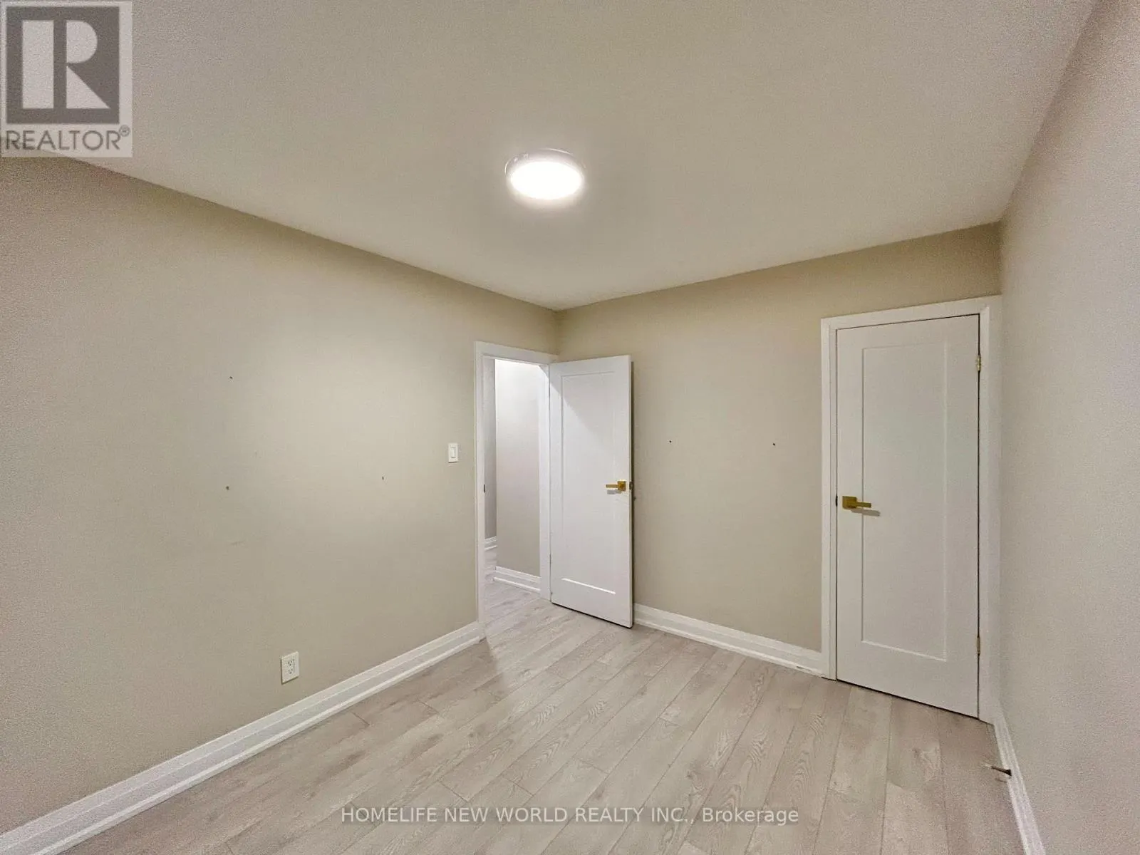 261 SILVERBIRCH DRIVE