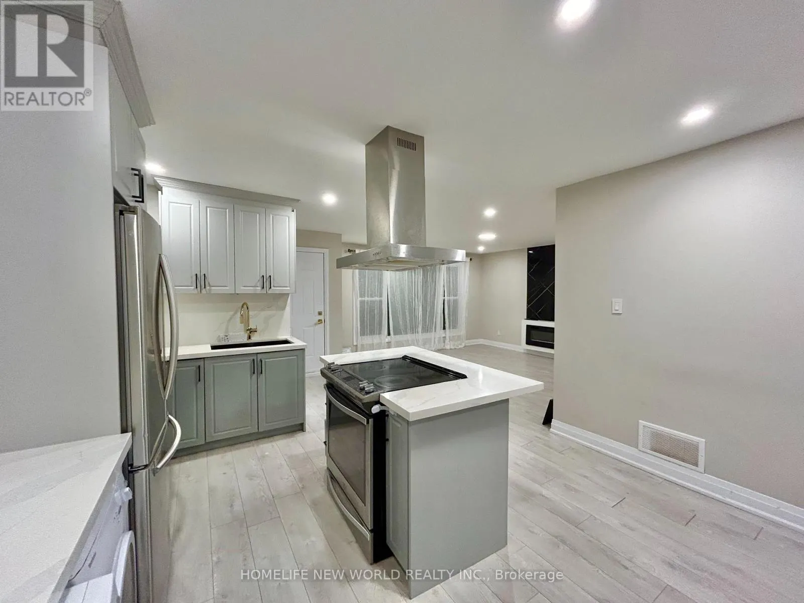 261 SILVERBIRCH DRIVE
