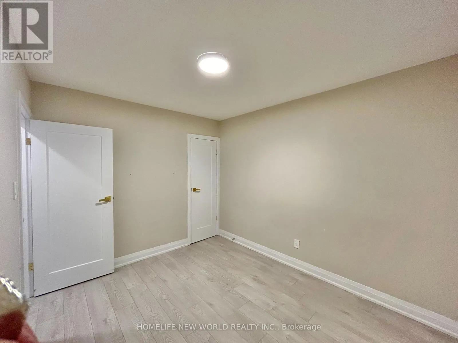 261 SILVERBIRCH DRIVE