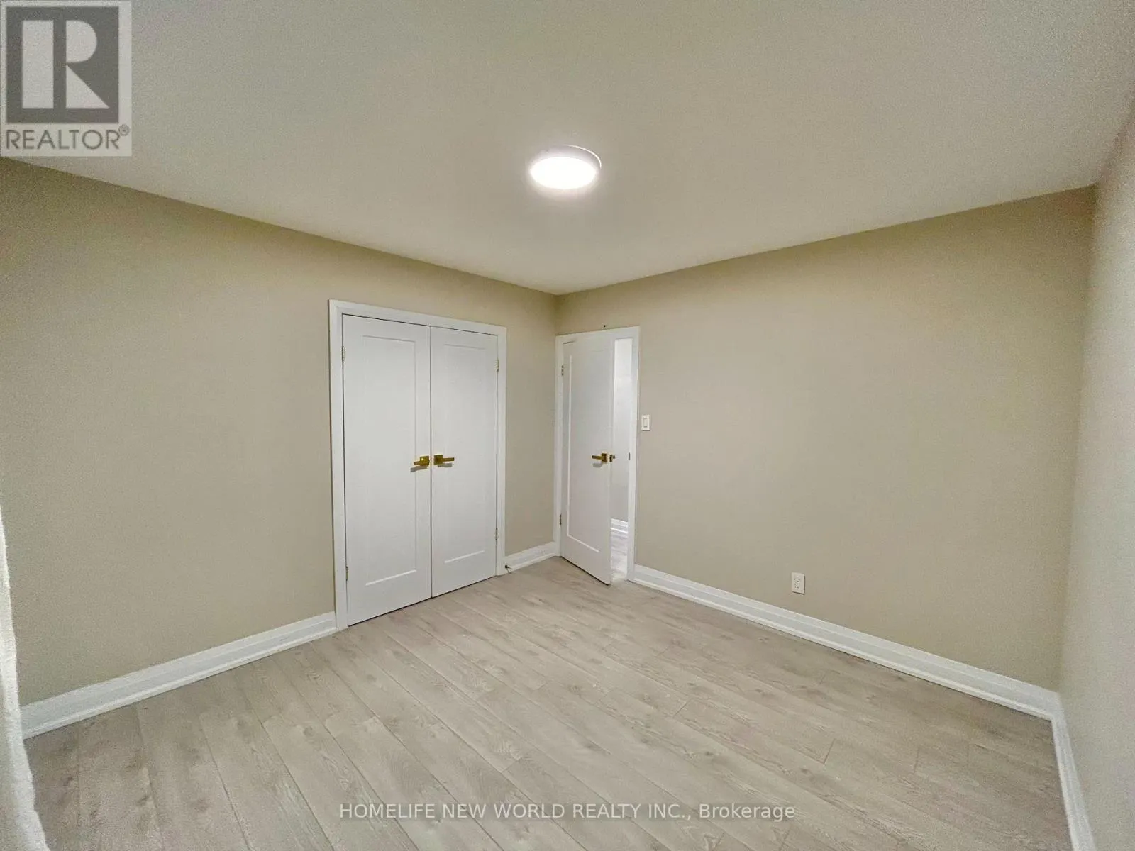 261 SILVERBIRCH DRIVE