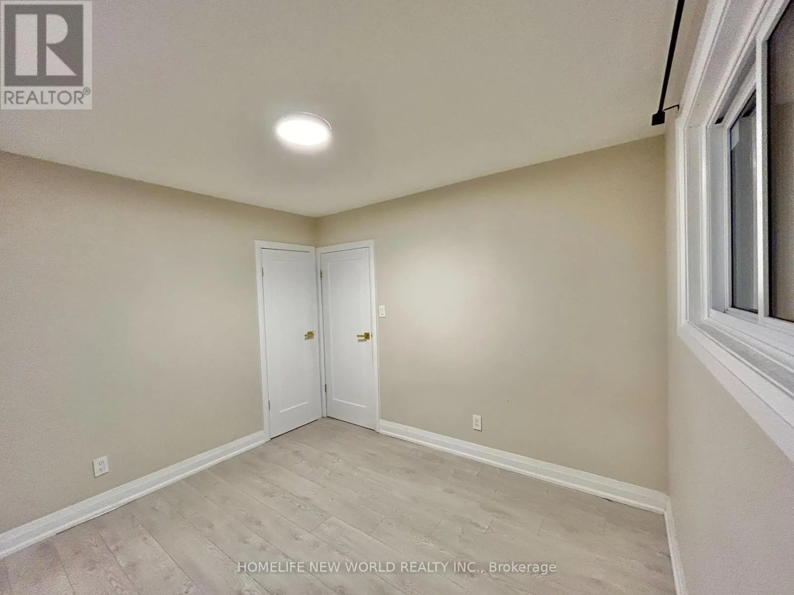 261 SILVERBIRCH DRIVE