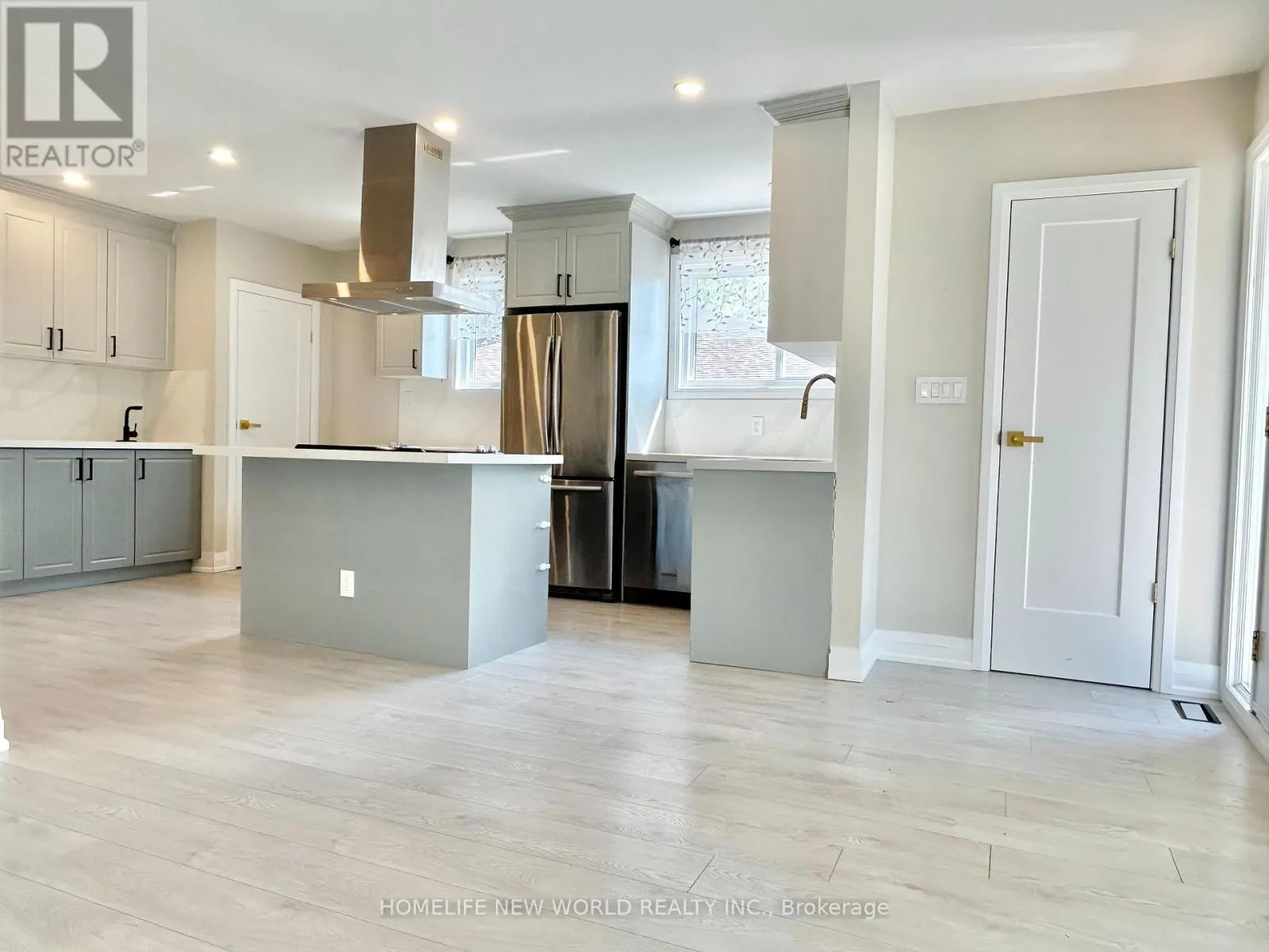 261 SILVERBIRCH DRIVE