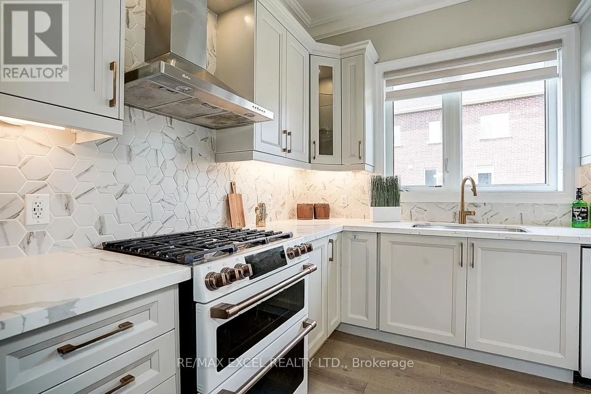 137 PINE HILL CRESCENT