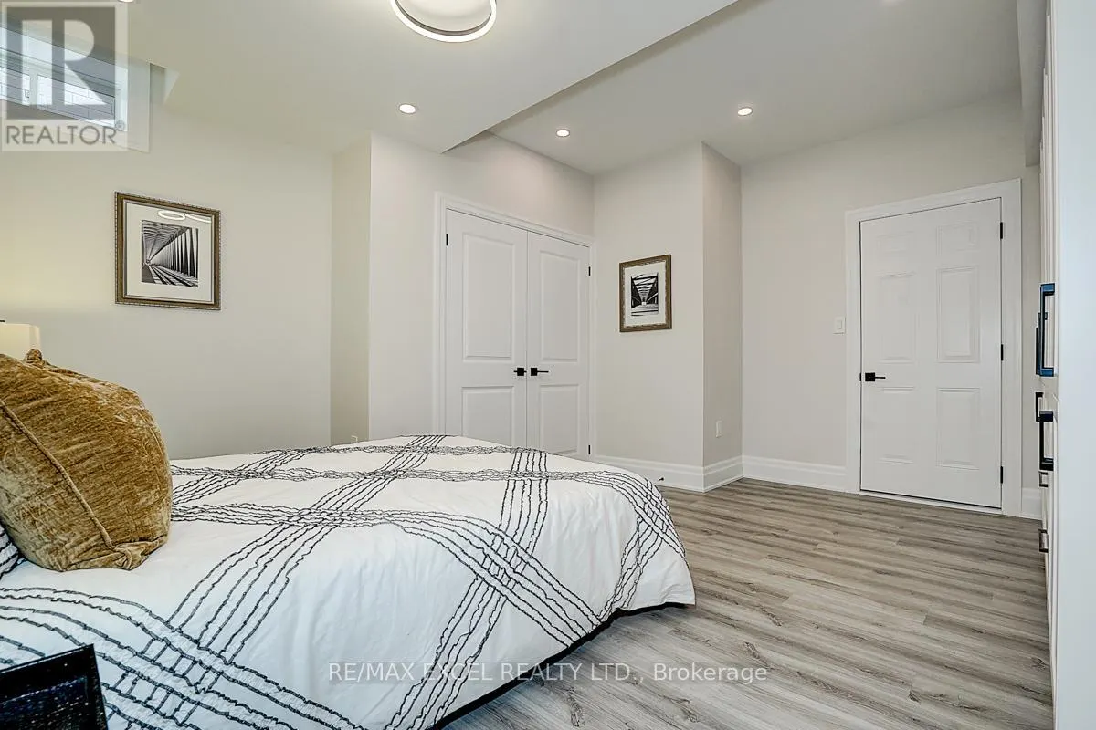 137 PINE HILL CRESCENT