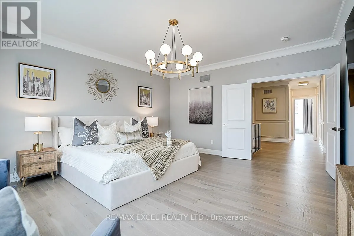 137 PINE HILL CRESCENT