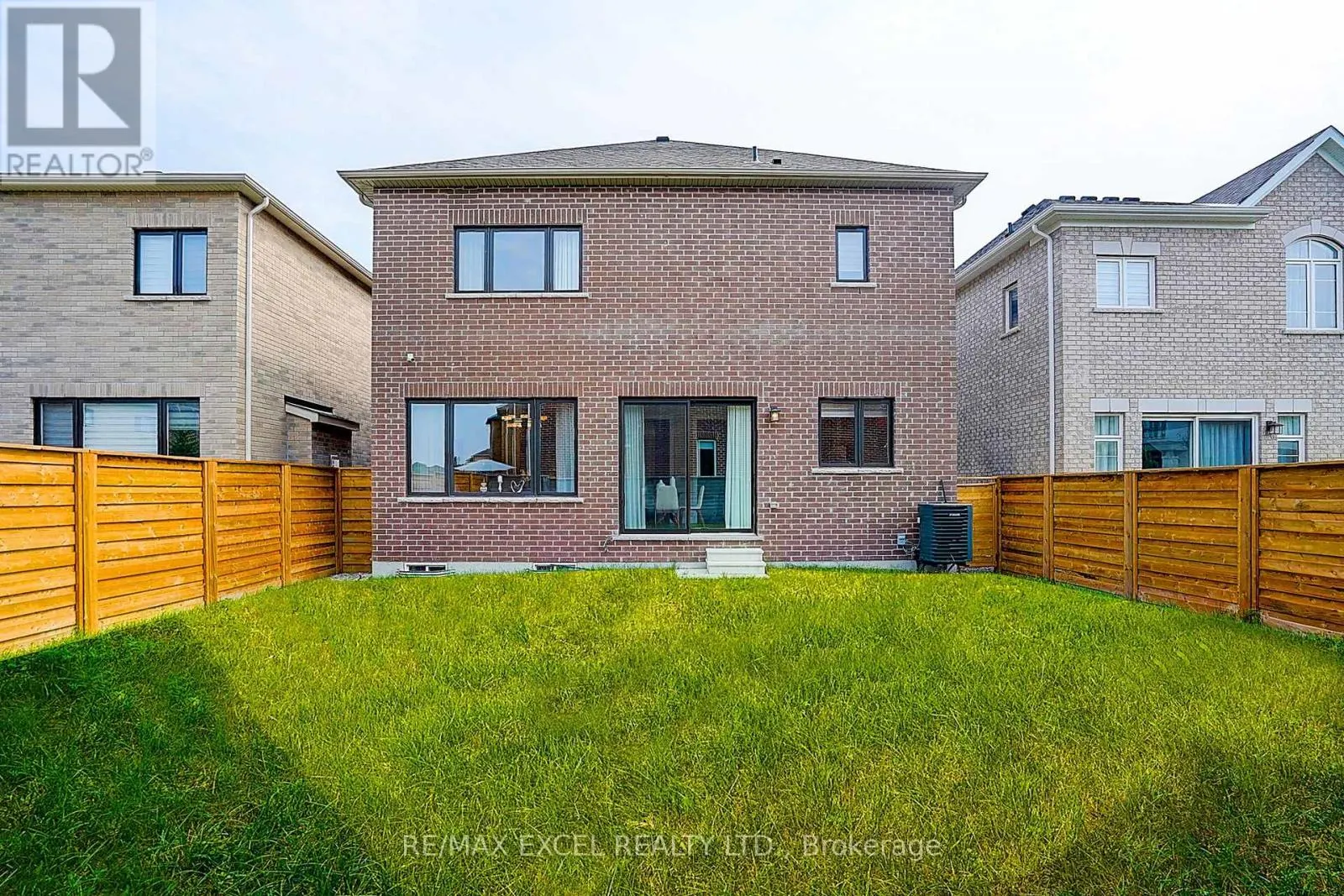 137 PINE HILL CRESCENT