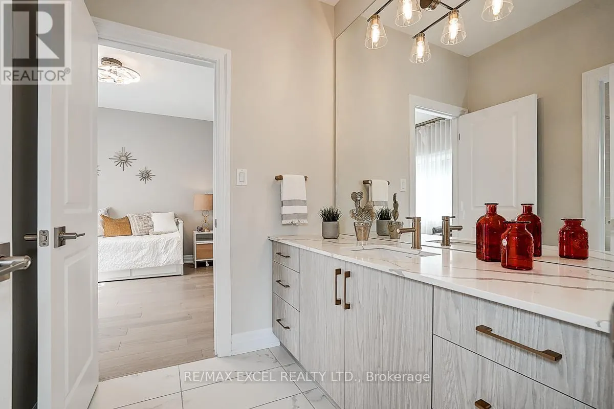 137 PINE HILL CRESCENT