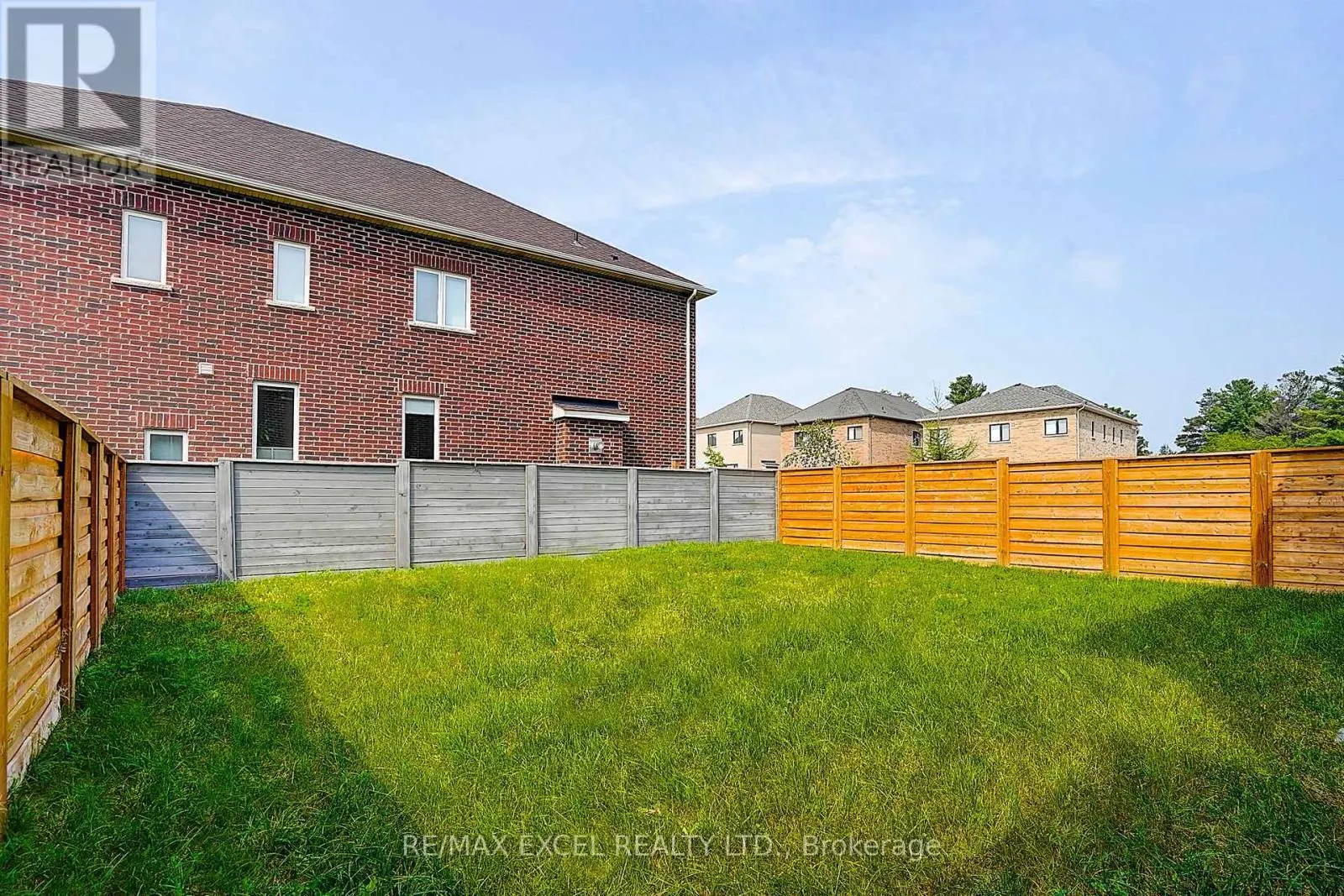 137 PINE HILL CRESCENT