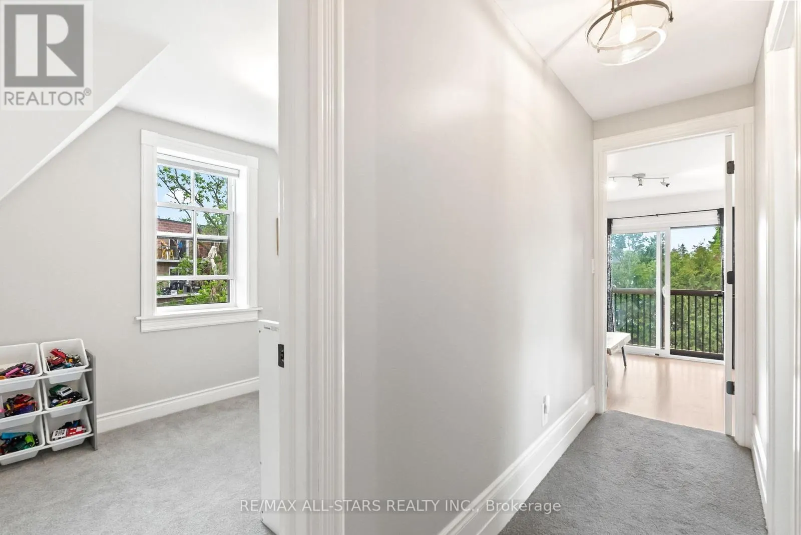 31 KING STREET W